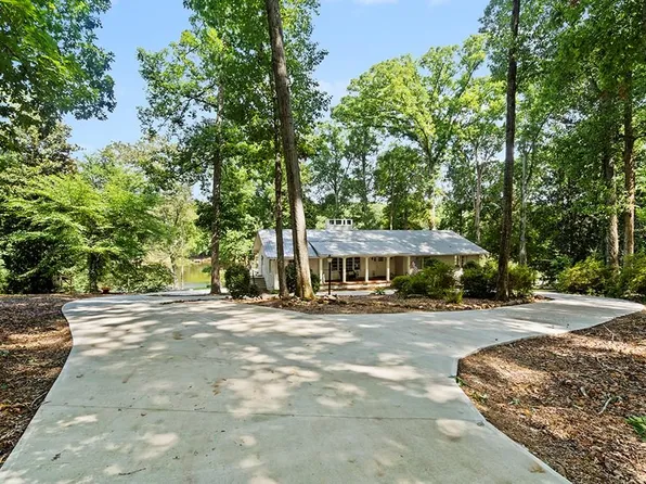 106 White Oak Ln, Greenwood, SC 29646