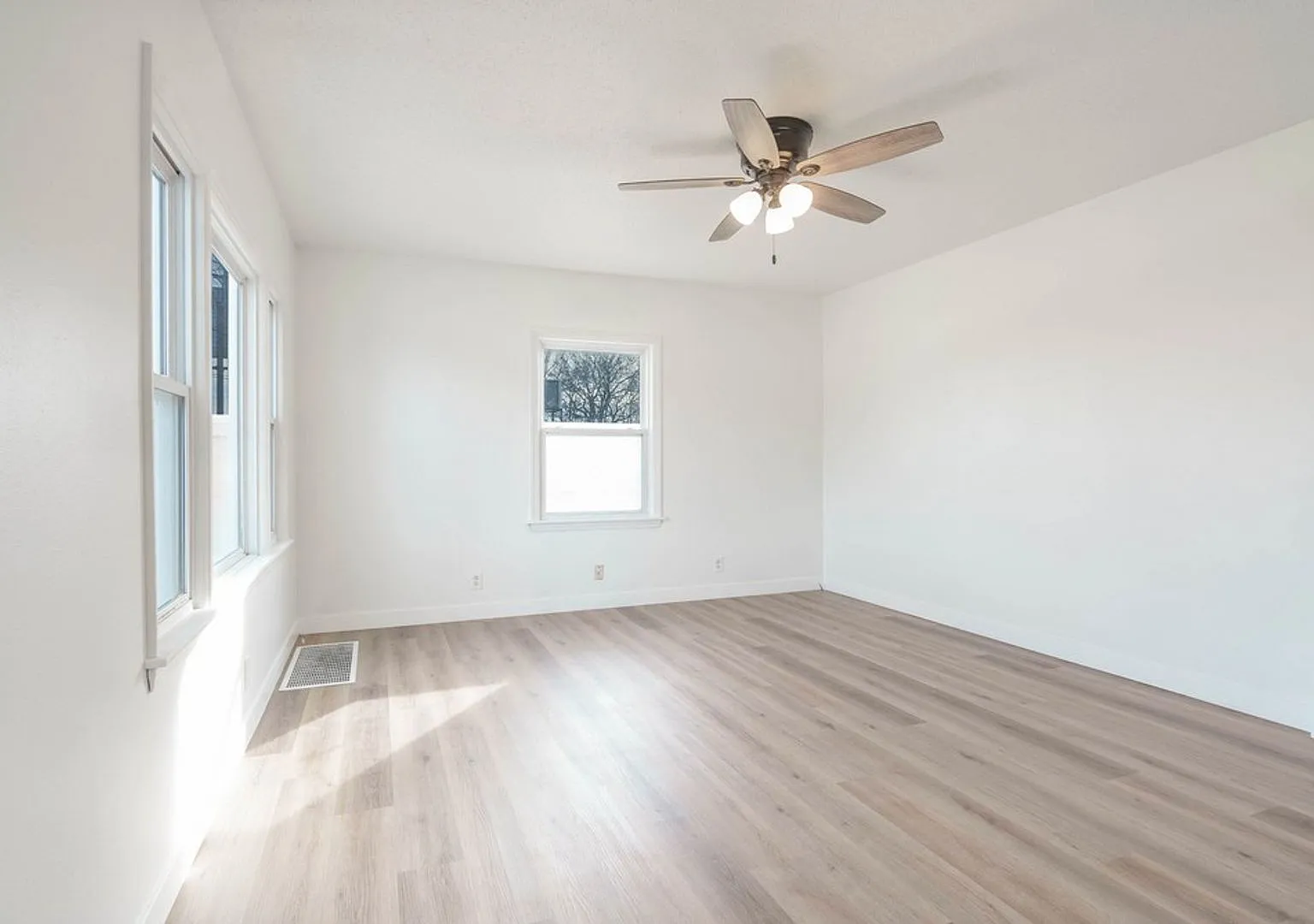 2303 Main Street — Photo 4