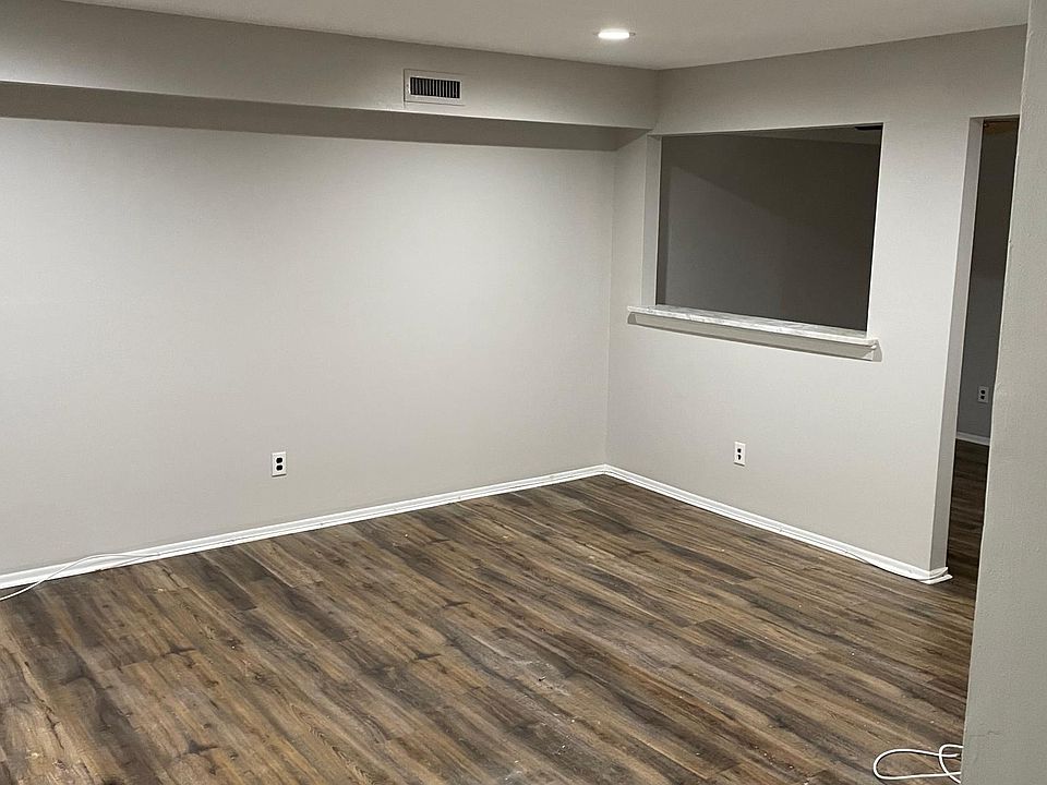 2nd image of 1029 Oakwood Dr #2