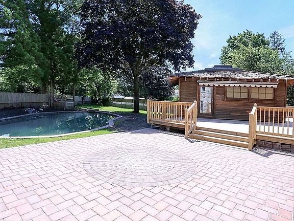 3rd image of 3 Olmstead Ln