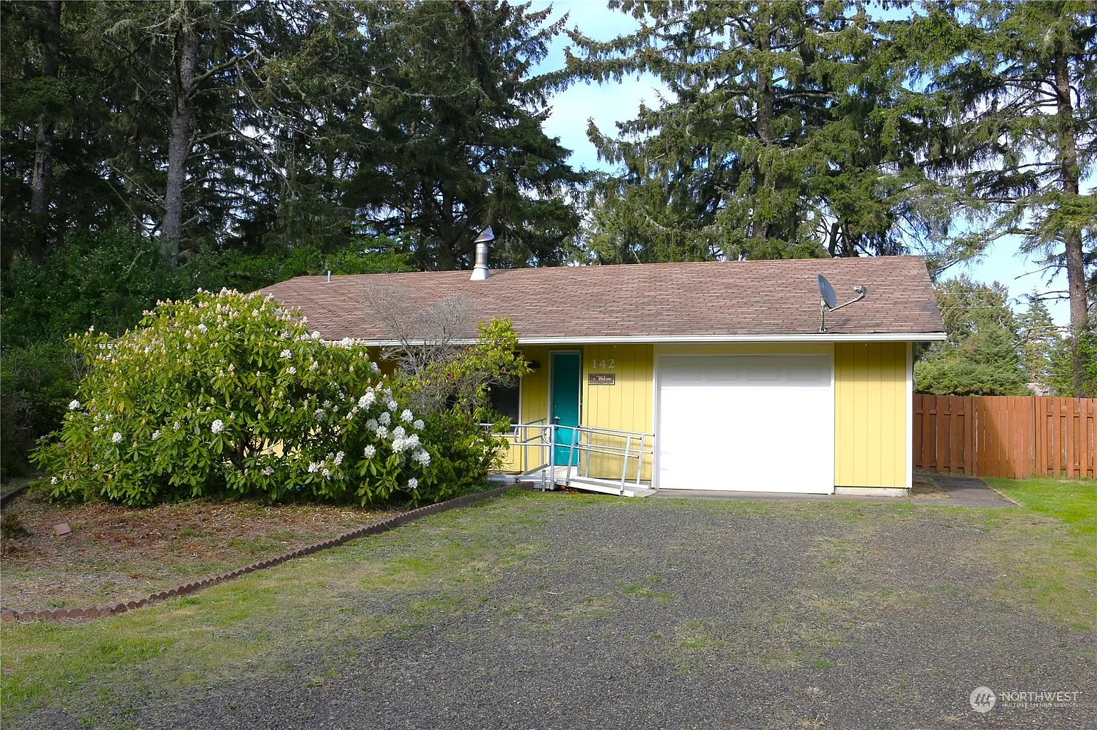 142 Octopus Avenue NE photo 1