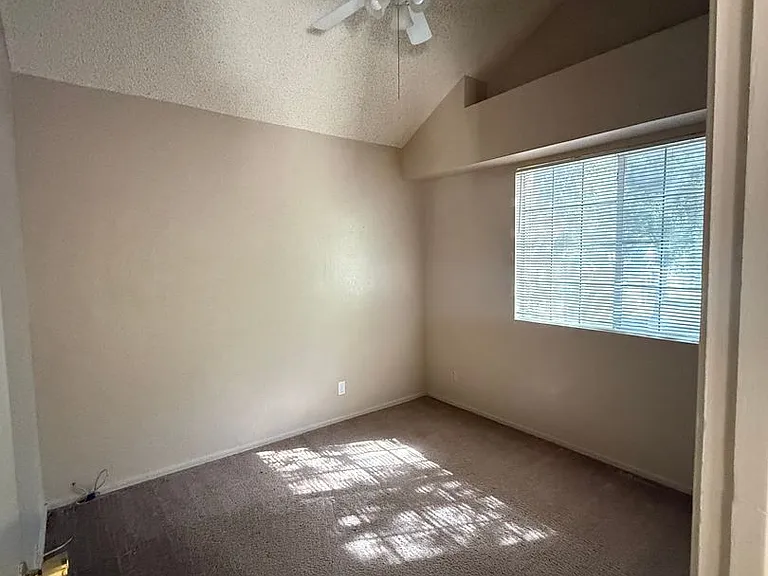 441 S Maple St #10 — Photo 16