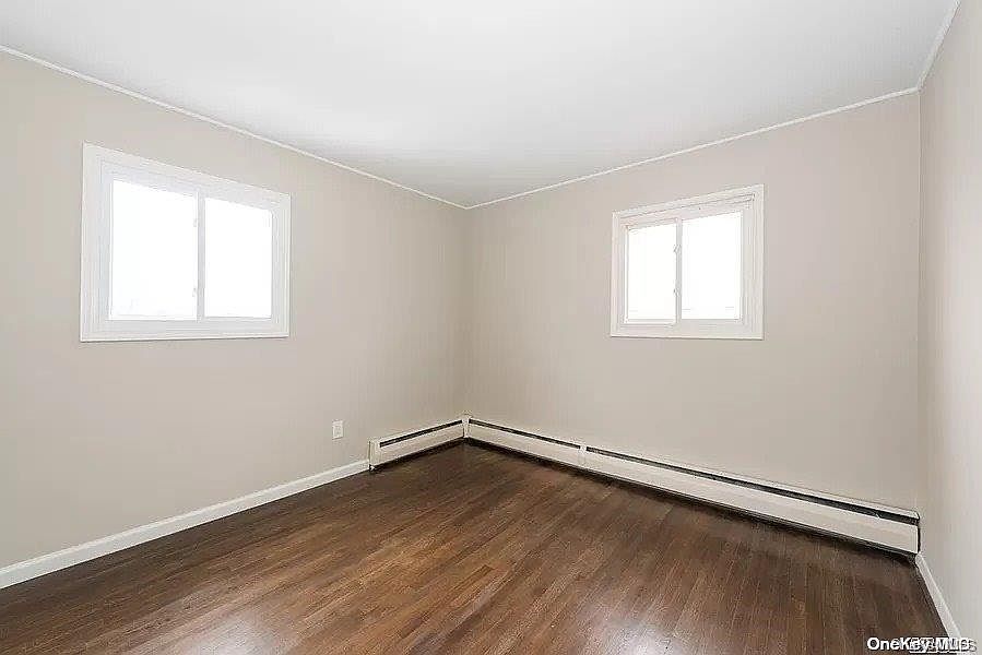 1st image of 587 S Bayview Avenue