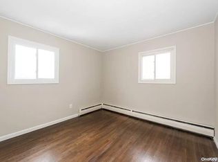 587 S Bayview Ave, Freeport, NY 11520