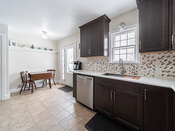 5th image of 1508 College St