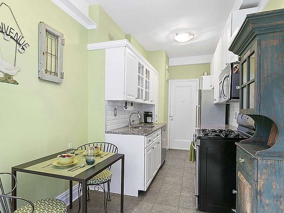 4th image of 215 W 75th St APT 4C