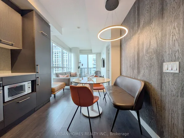 87 Peter St, Toronto, ON