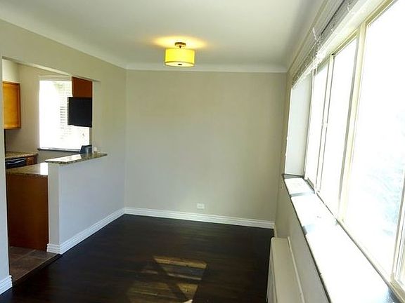 4th image of 1470 Ivy St #21
