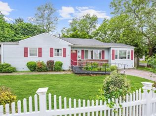 1 Oakwood Dr, Hazlet, NJ 07730