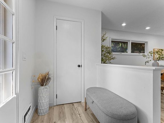 5th image of 3818 W 103rd St