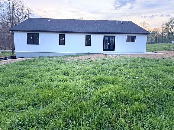 3rd image of 922 Russell Rd