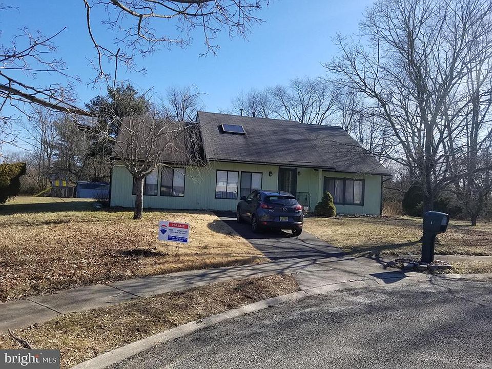 2nd image of 5 Eisenhower Ct