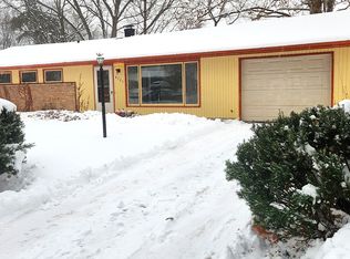 4705 Highcrest Rd, Rockford, IL 61107