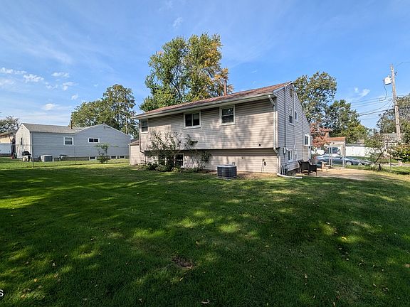 2nd image of 13 Fairview Ln