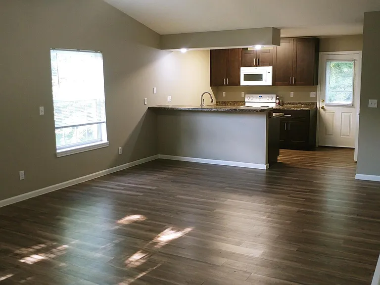 602 Curtis Dr — Photo 1