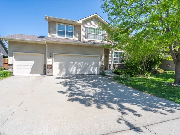 224 S 83rd St, West Des Moines, IA 50266