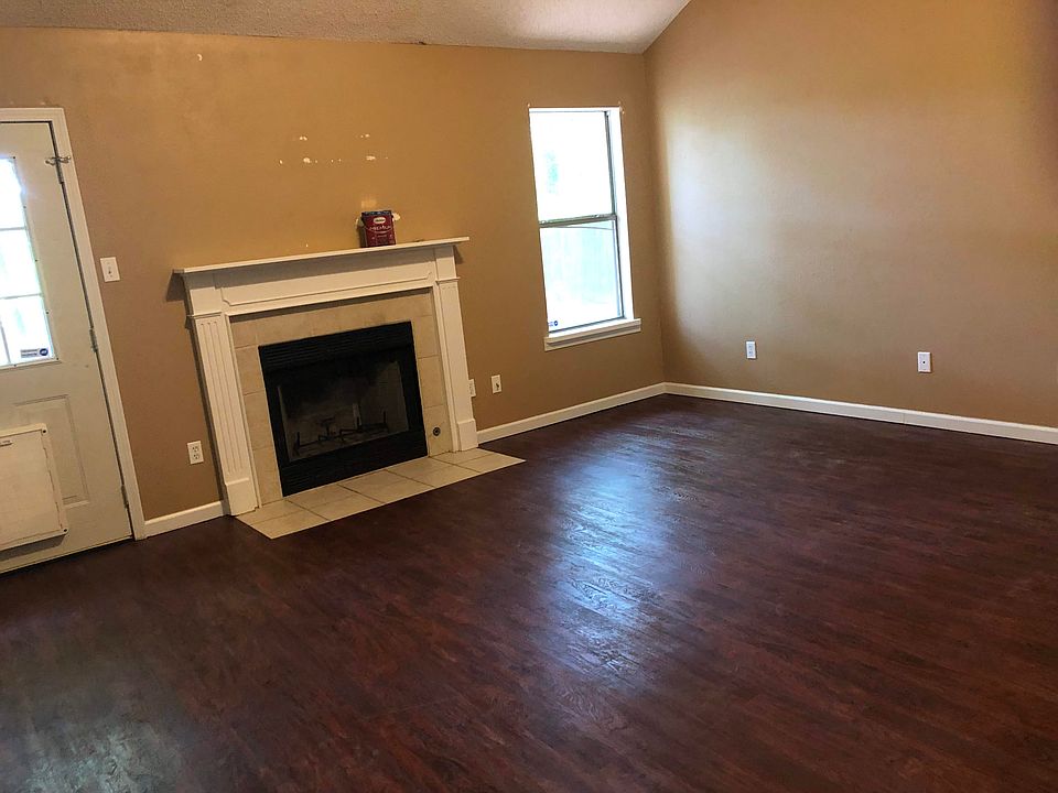 2nd image of 628 Michael Dr