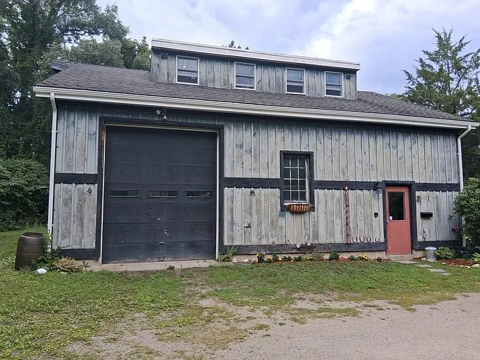 2 bed, 1.0 bath, $2,950 — Photo 2