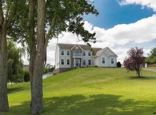 25 Walloby Ln, Hanover, PA 17331