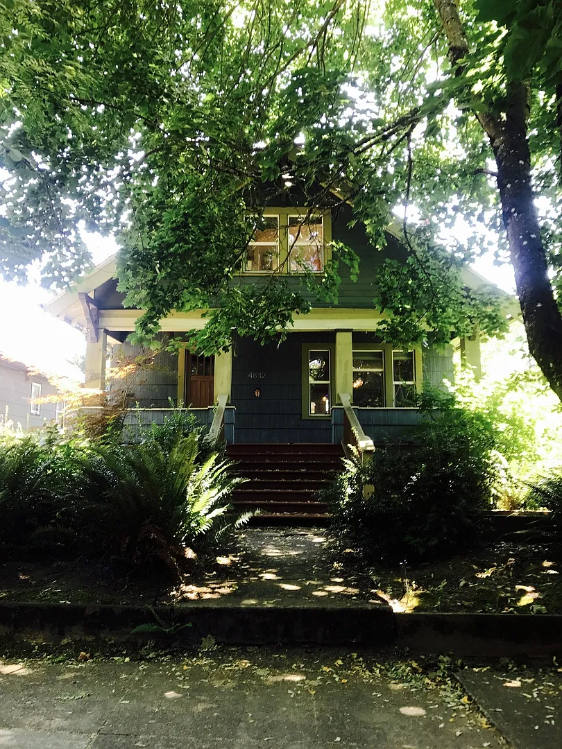 2 Weeks Free! Classic Portland Charm with Sunroom and Deck in the Heart of SE, Garbage and Gas In... — Photo 3