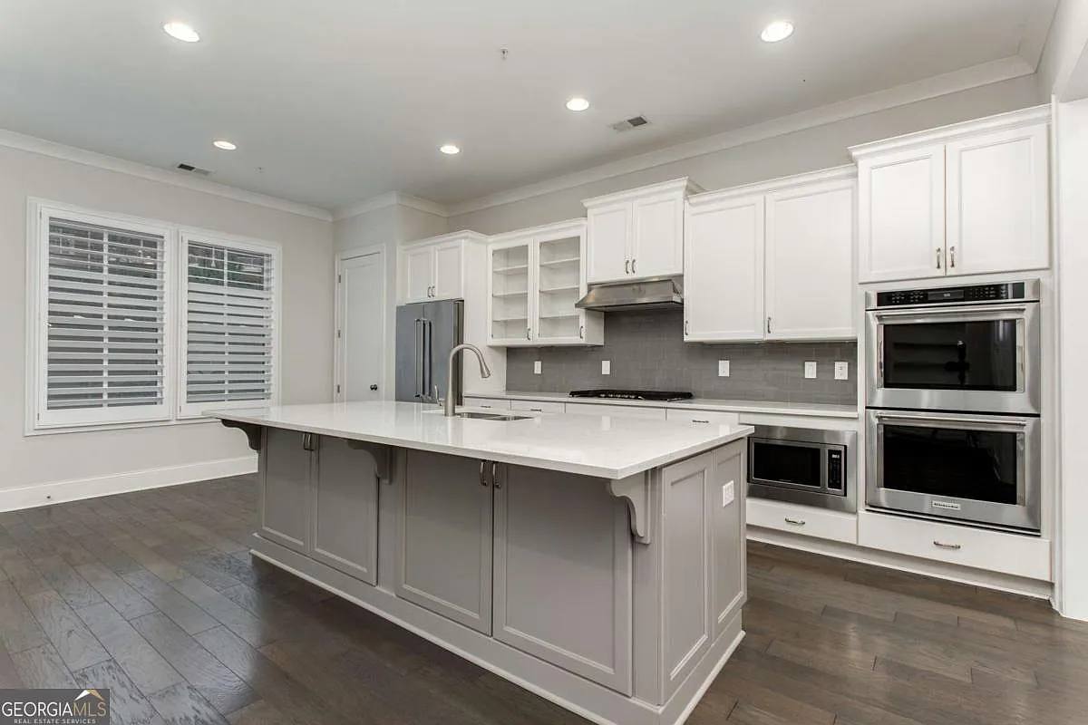 3 bed, 3.5 bath, 3785 sqft, $5,400 — Photo 3