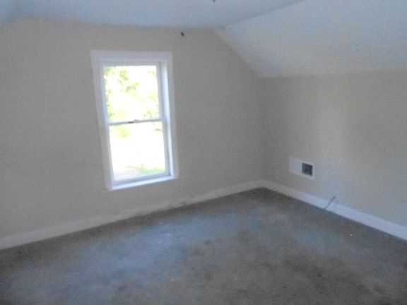 3rd image of 330 Jones Ave