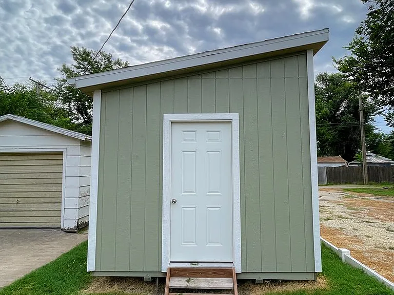 1002 N Grimes St — Photo 33