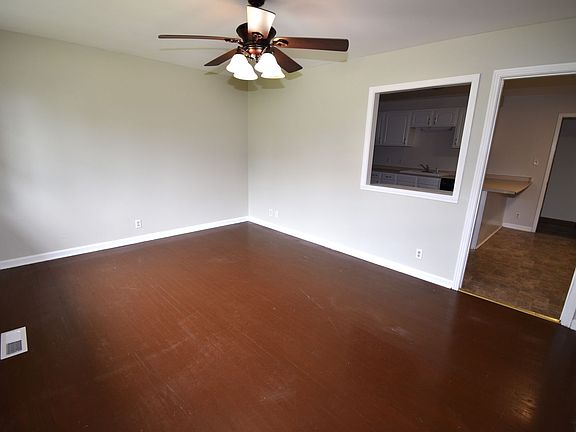 3rd image of 304 Hilldale Ln