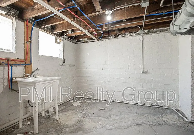 12203 Castlewood Ave — Photo 33