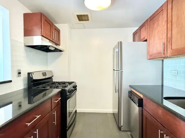 4469 Broadway image 2 of 12