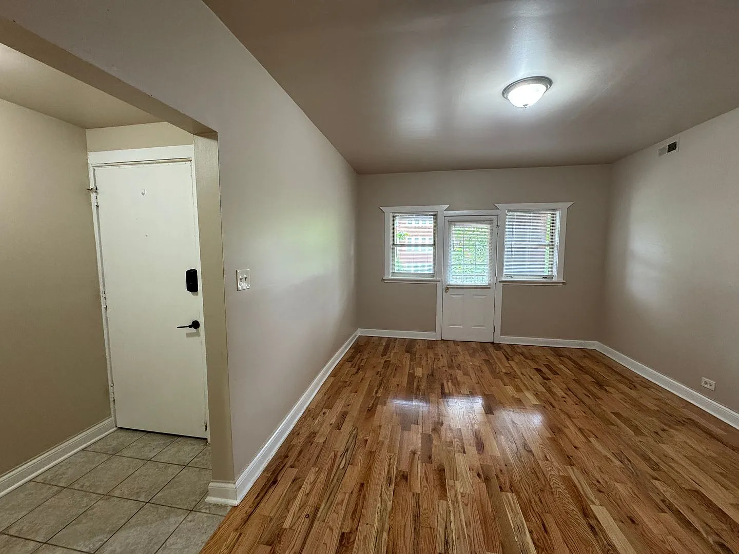 2 bed, $1,200 — Photo 4
