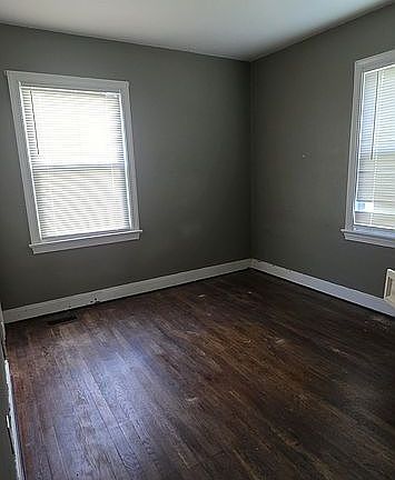 4th image of 612 W Cottom Ave