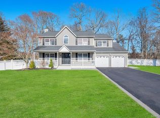 29 Harwood Way, Coram, NY 11727