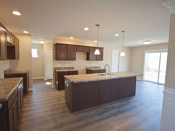 Eat at Island and large walk in pantry