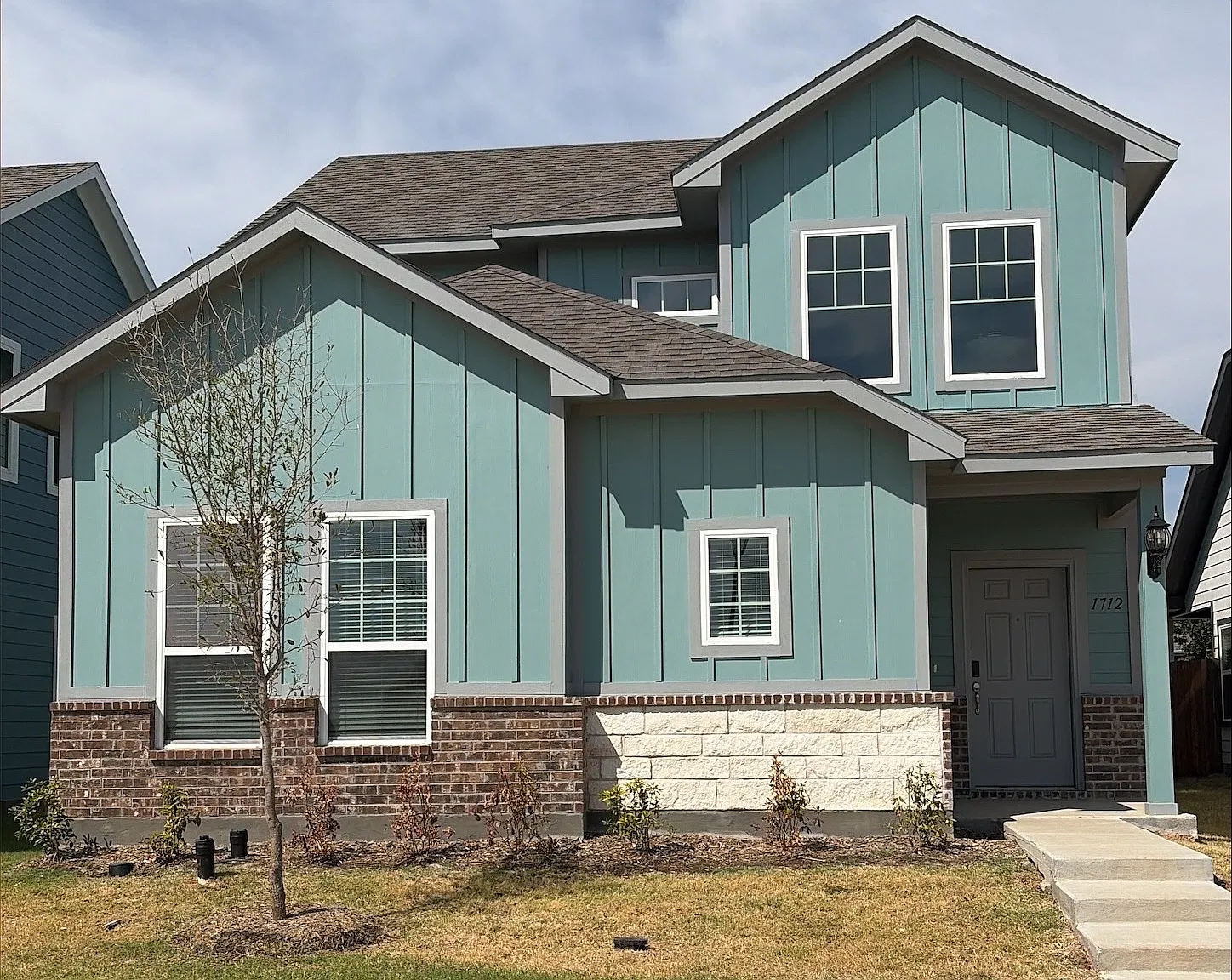 1712 Bluebonnet Ln — Photo 1