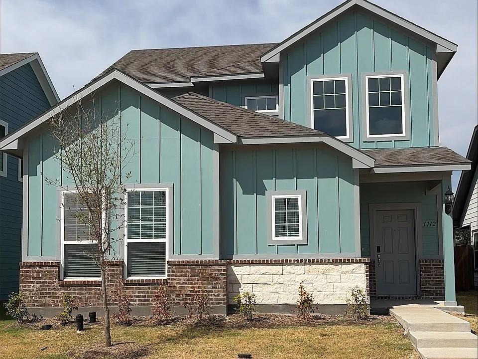 1712 Bluebonnet Ln