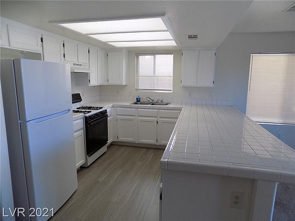 4th image of 10212 Asti Pl