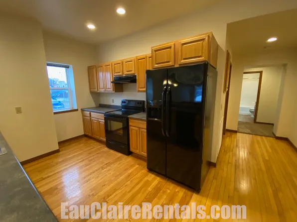 407 1/2 Wisconsin St, Eau Claire, WI 54703