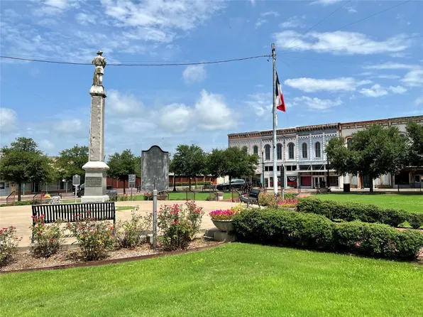 121 W Broadway St, Clarksville, TX 75426