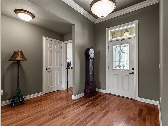 3rd image of 1831 Spring Creek Ave