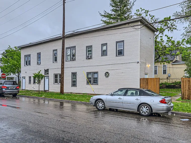 568 Farrington St #1 — Photo 31