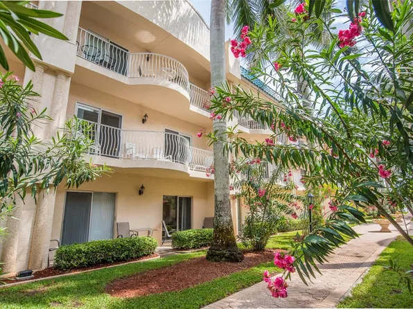 5961 Midnight Pass Rd APT 304, Sarasota, FL 34242