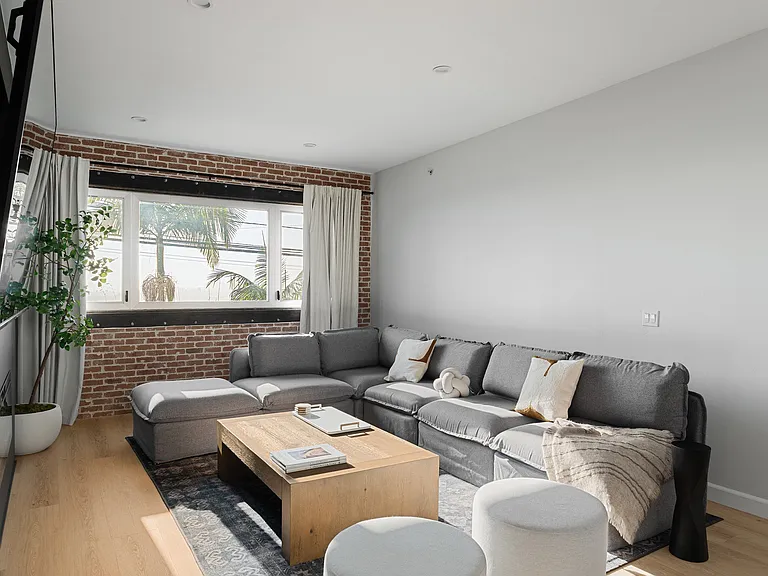 3033 India St #8 — Photo 7