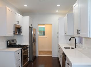 2411 S American St, Philadelphia, PA 19148