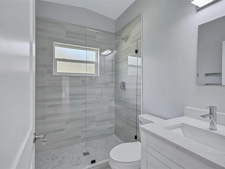 325 Capri Blvd — Photo 64