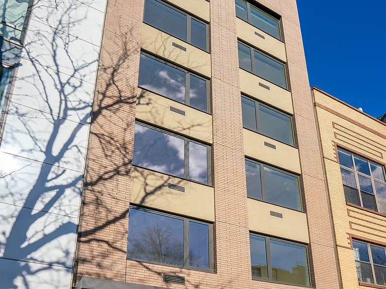 645 E 9th St #PHB — Photo 8