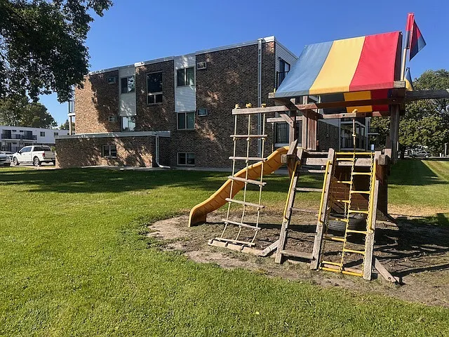 619 Highway 71 NE — Photo 10