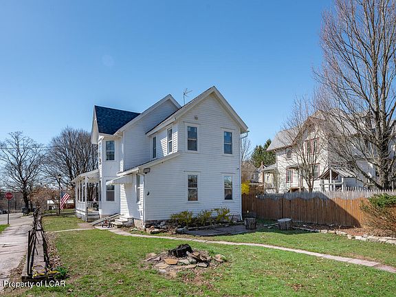 2nd image of 401 Erie St