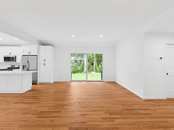 5th image of 37 Gardiners Ln