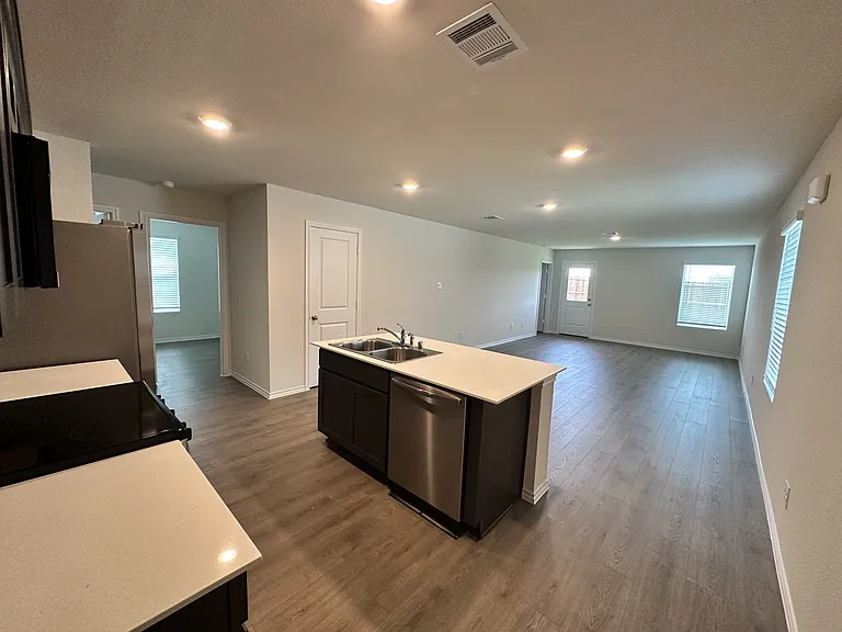 1128 Southfield Dr — Photo 6
